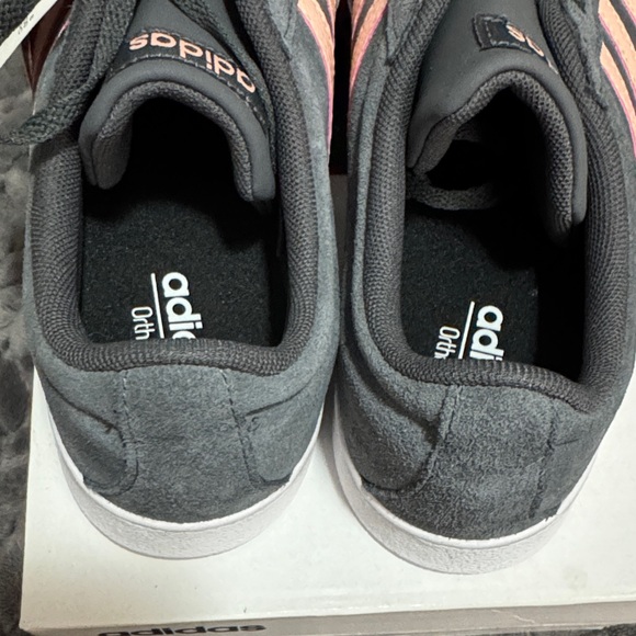 Adidas Women's Gray and Pink Sneakers Size 9.5 - Picture 4 of 6